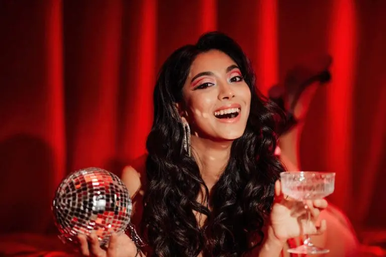 portrait off smile sexy asian girl glam makeup in r 2023 11 27 05 11 01 utc Club NOW